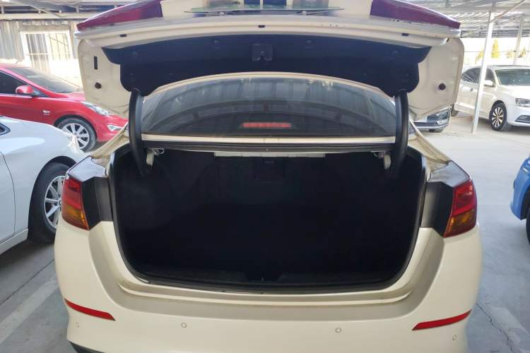 Used Kia K5 2014 2.0L Automatic LUXURY Trunk