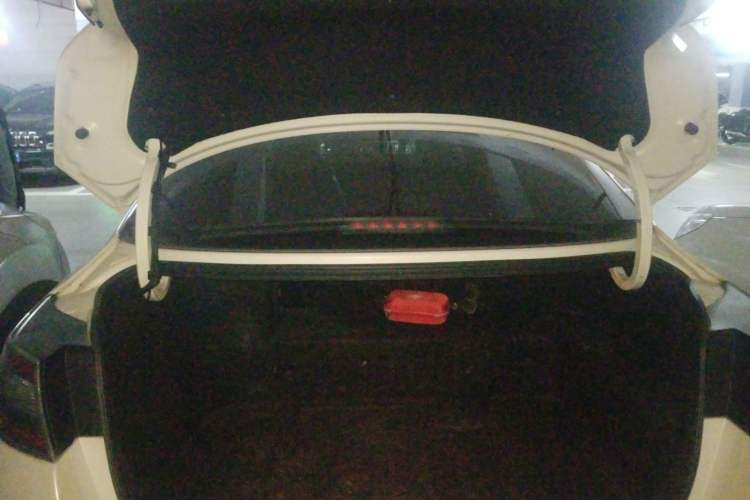 Used Kia K5 2014 2.0L Hybrid Luxury Edition Trunk