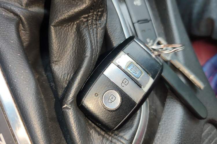 Used Kia K5 2014 2.0L Automatic LUXURY Vehicle Key