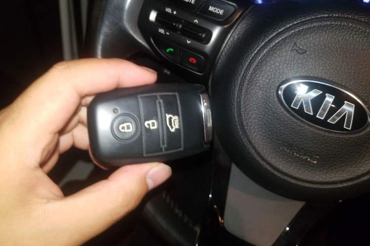 Used Kia K5 2014 2.0L Hybrid Luxury Edition Vehicle Key