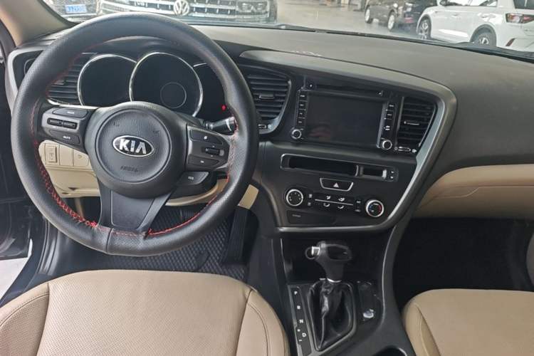 Used Kia K5 2015 2.0L Automatic GL Center Console