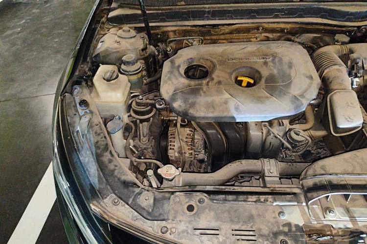 Used Kia K5 2015 2.0L Automatic LUX Engine Bay Right
