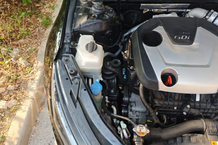 Used Kia K5 2015 2.0T Automatic T-Special Engine Bay Right