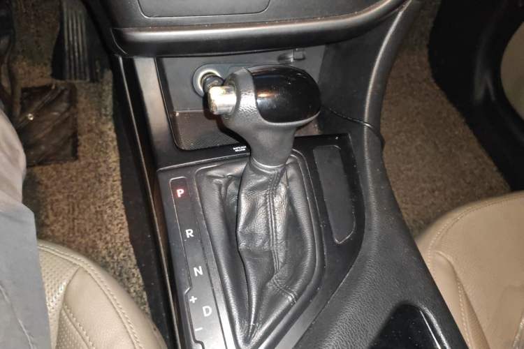 Used Kia K5 2015 2.0L Automatic GL Gear Lever