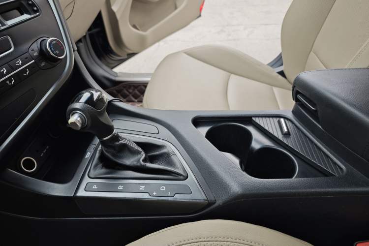 Used Kia K5 2015 2.0L Automatic GL Gear Lever