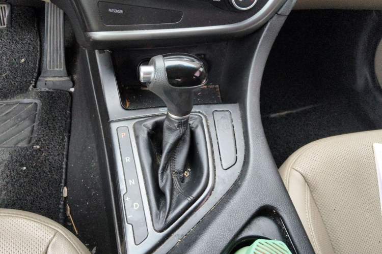 Used Kia K5 2015 2.0L Automatic GL Gear Lever