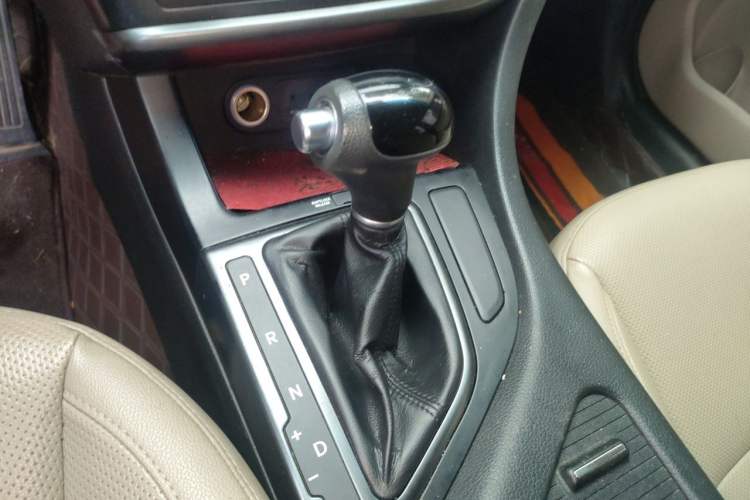 Used Kia K5 2015 2.0L Automatic GL Gear Lever