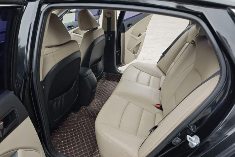 Used Kia K5 2015 2.0L Automatic GL Interior 2