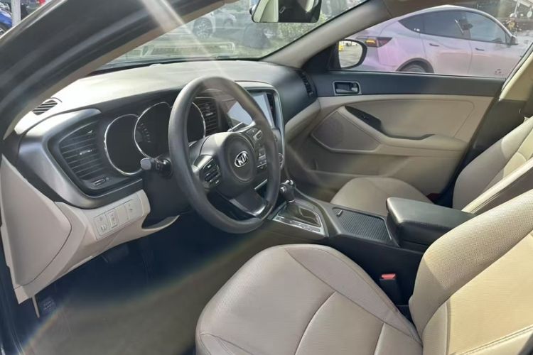 Used Kia K5 2015 2.0L Automatic GL Interior 3