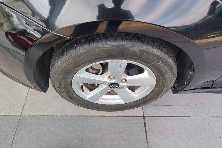 Used Kia K5 2015 2.0L Automatic GL Left Front Wheel Hub