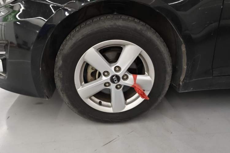 Used Kia K5 2015 2.0L Automatic GL Left Front Wheel Hub