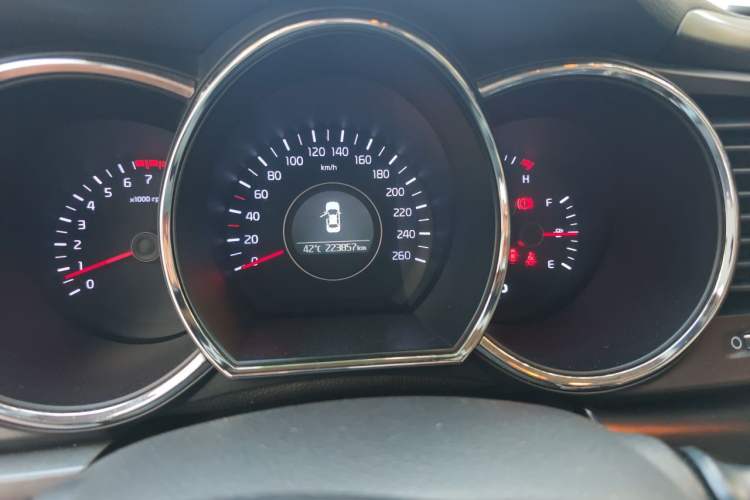 Used Kia K5 2015 2.0L Automatic GL Odometer Close Up