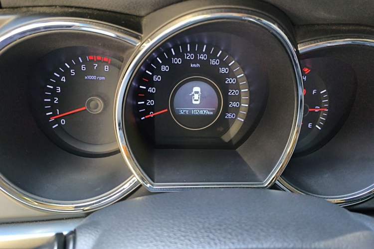 Used Kia K5 2015 2.0L Automatic GL Odometer Close Up