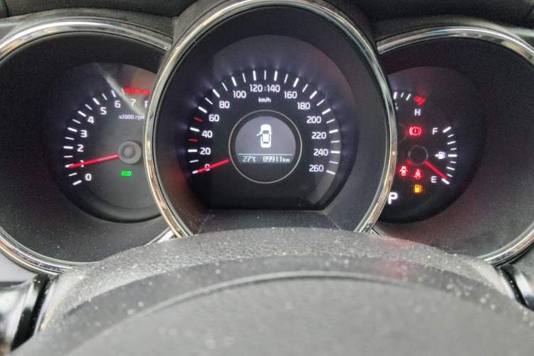 Used Kia K5 2015 2.0L Automatic GL Odometer Close Up