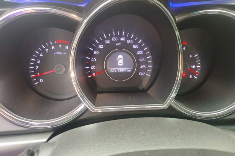 Used Kia K5 2015 2.0L Automatic GL Odometer Close Up