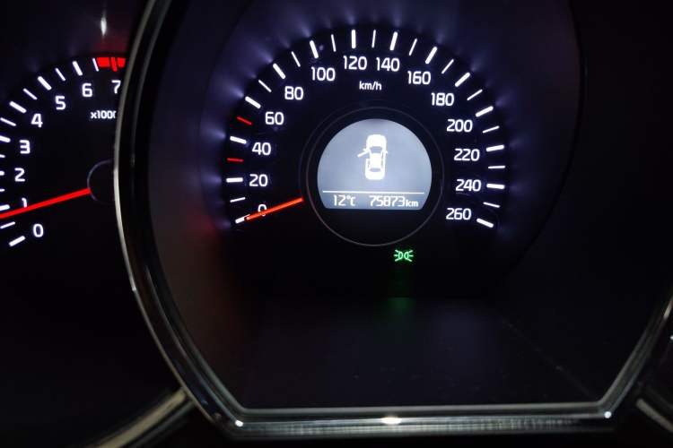 Used Kia K5 2015 2.0L Automatic GL Odometer Close Up