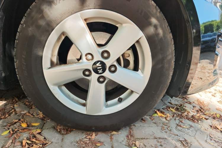 Used Kia K5 2015 2.0L Automatic GL Right Front Wheel Hub