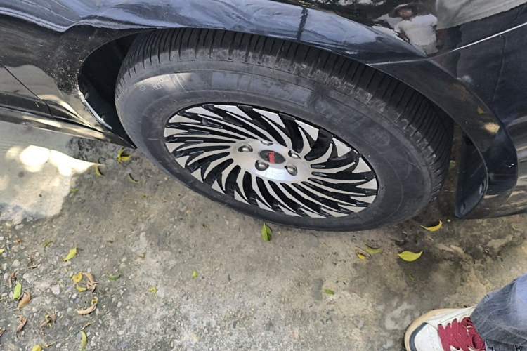 Used Kia K5 2015 2.0L Automatic GL Right Front Wheel Hub