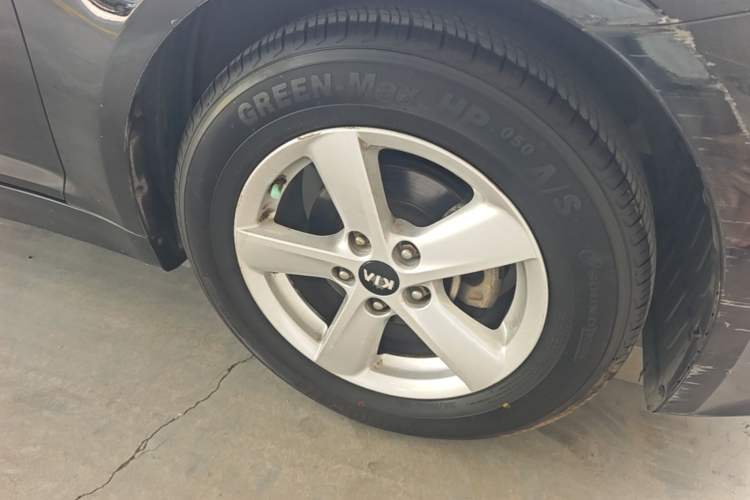 Used Kia K5 2015 2.0L Automatic GL Right Front Wheel Hub