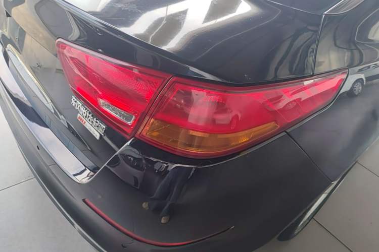 Used Kia K5 2015 2.0L Automatic GL Right Rear Taillight