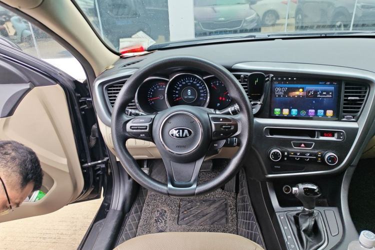 Used Kia K5 2015 2.0L Automatic GL Steering Wheel