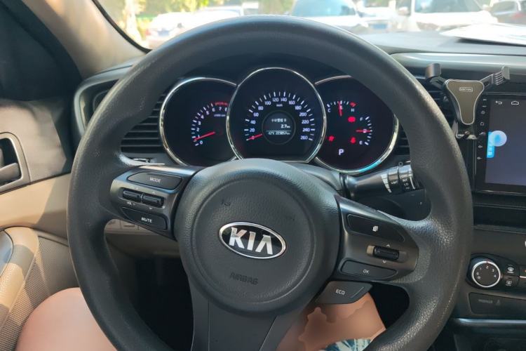 Used Kia K5 2015 2.0L Automatic GL Steering Wheel