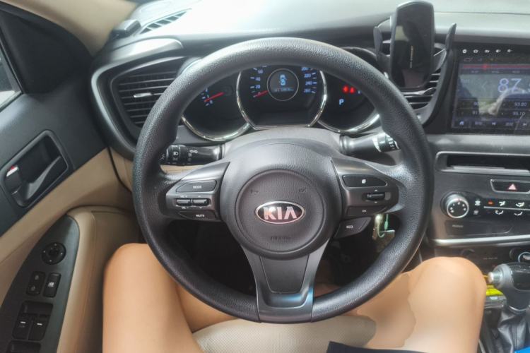 Used Kia K5 2015 2.0L Automatic GL Steering Wheel