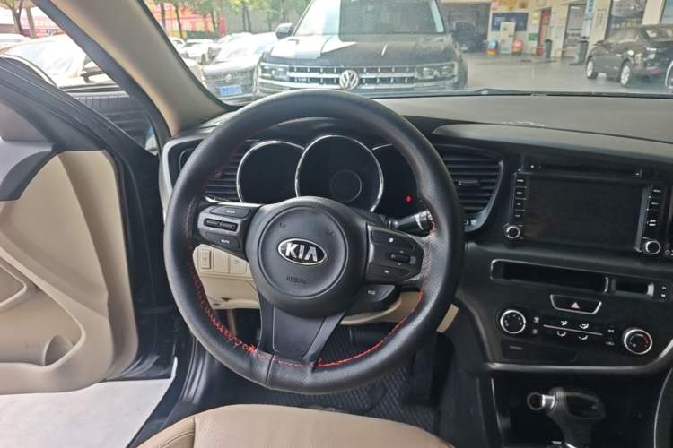 Used Kia K5 2015 2.0L Automatic GL Steering Wheel