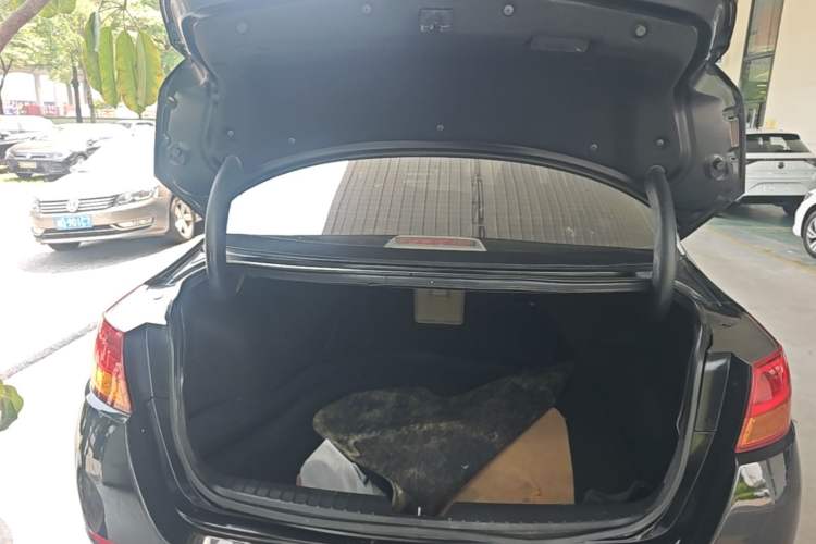 Used Kia K5 2015 2.0L Automatic GL Trunk