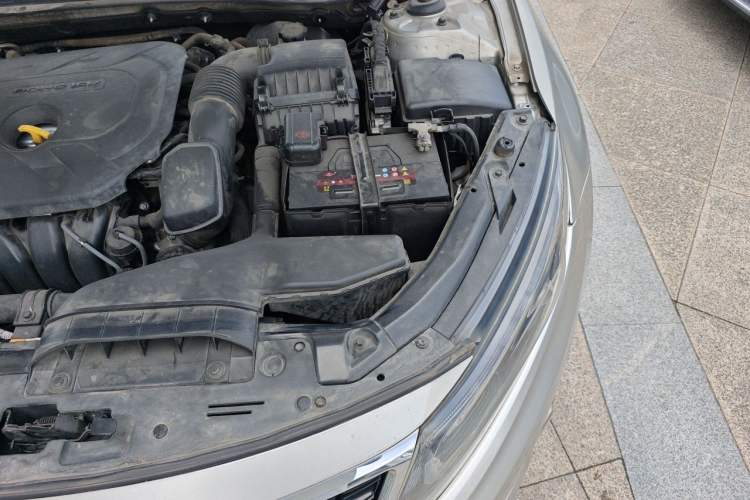 Used Kia K5 2015 2.0L Automatic LUX Engine Bay Left