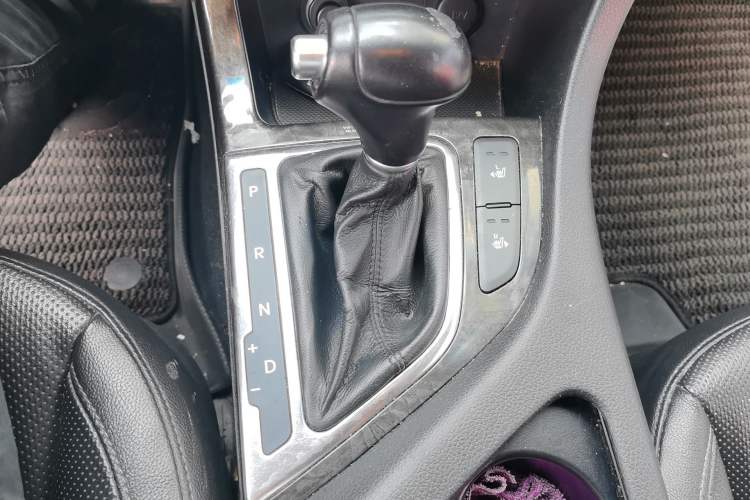 Used Kia K5 2015 2.0L Automatic LUX Gear Lever