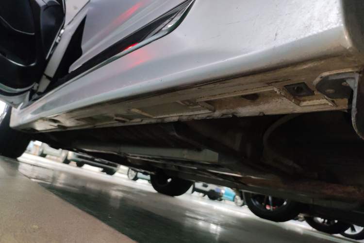 Used Kia K5 2015 2.0L Automatic LUX Left Side Sill