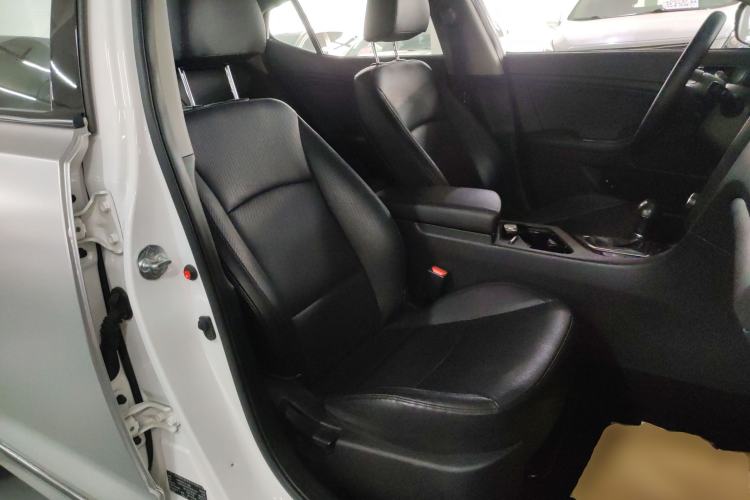 Used Kia K5 2015 2.0L Automatic LUX Right Front Seat