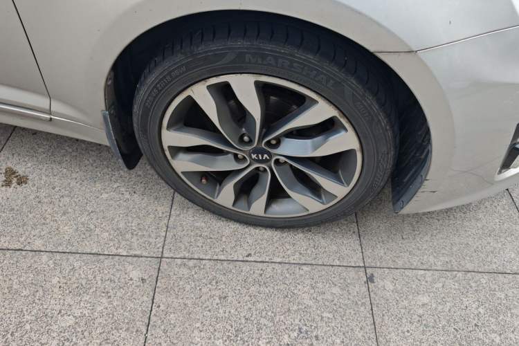 Used Kia K5 2015 2.0L Automatic LUX Right Front Wheel Hub