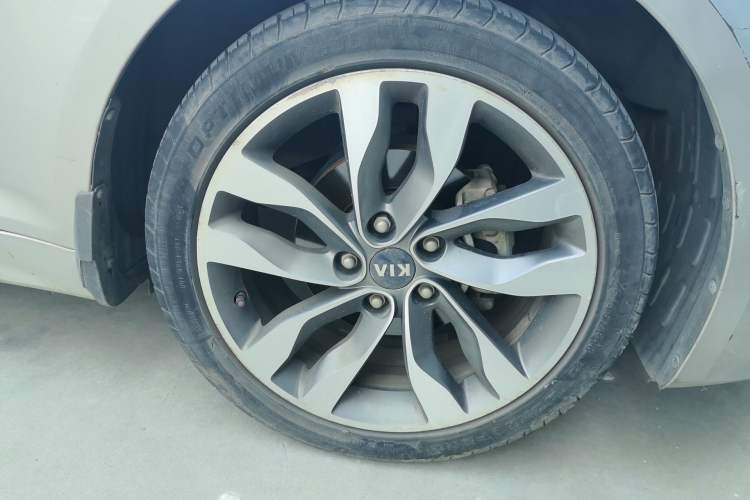 Used Kia K5 2015 2.0L Automatic LUX Right Front Wheel Hub