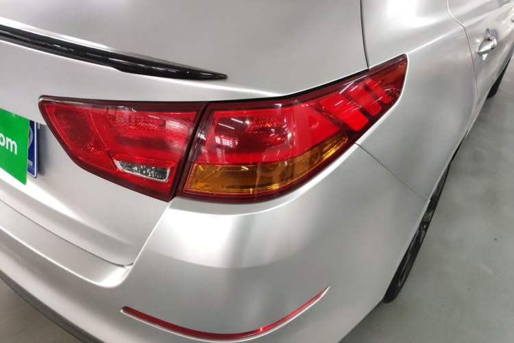 Used Kia K5 2015 2.0L Automatic LUX Right Rear Taillight