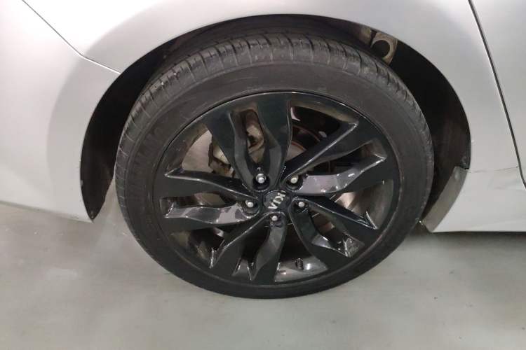 Used Kia K5 2015 2.0L Automatic LUX Right Rear Wheel Hub