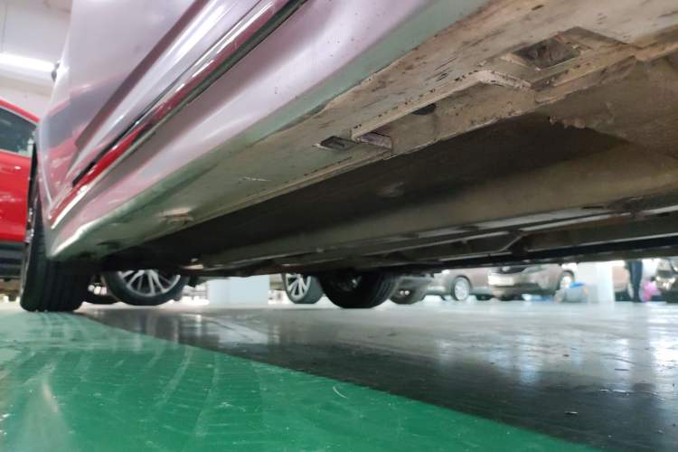 Used Kia K5 2015 2.0L Automatic LUX Right Side Sill