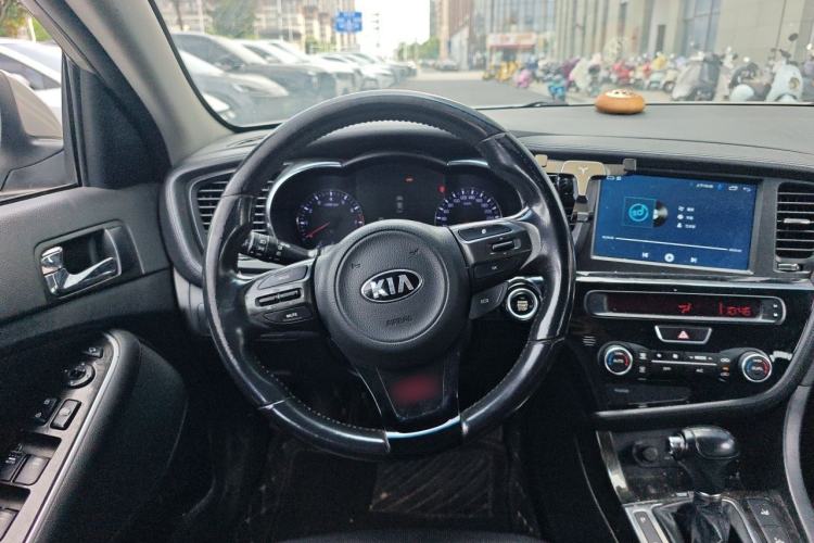 Used Kia K5 2015 2.0L Automatic LUX Steering Wheel