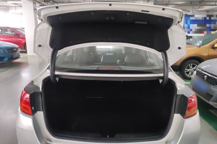 Used Kia K5 2015 2.0L Automatic LUX Trunk