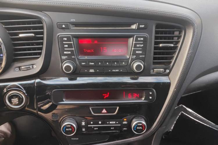 Used Kia K5 2015 2.0L Automatic LUX Audio And AC Panel
