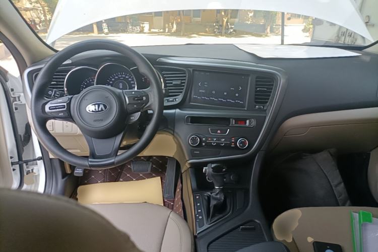 Used Kia K5 2015 2.0L Automatic GL Center Console