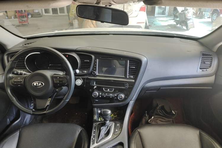 Used Kia K5 2015 2.0L Automatic LUX Center Console