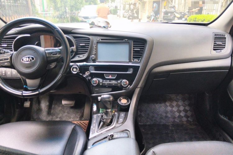Used Kia K5 2015 2.0L Automatic LUX Center Console