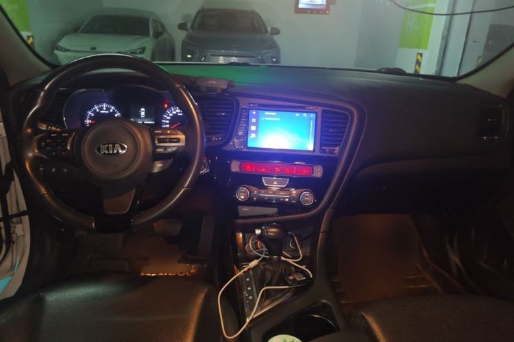 Used Kia K5 2015 2.0L Automatic LUX Center Console