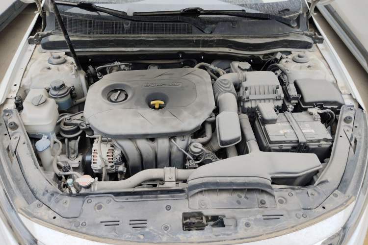 Used Kia K5 2015 2.0L Automatic LUX Engine Bay