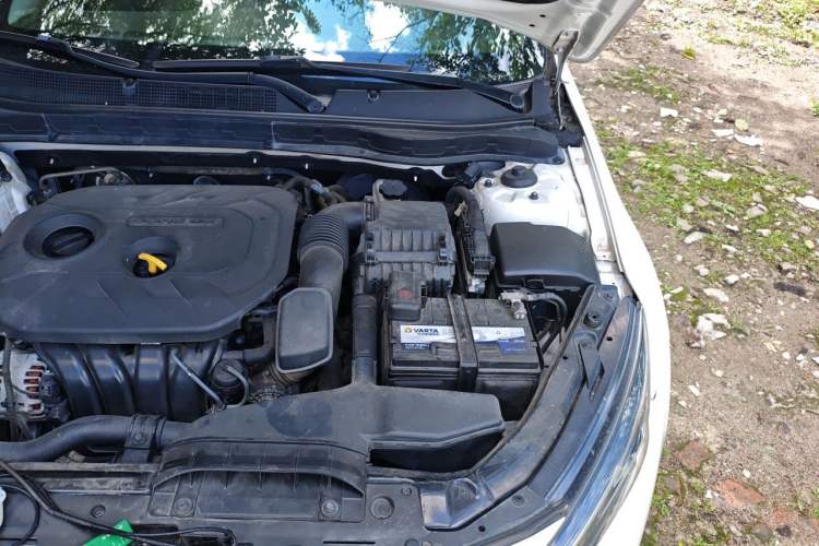 Used Kia K5 2015 2.0L Automatic LUX Engine Bay Left