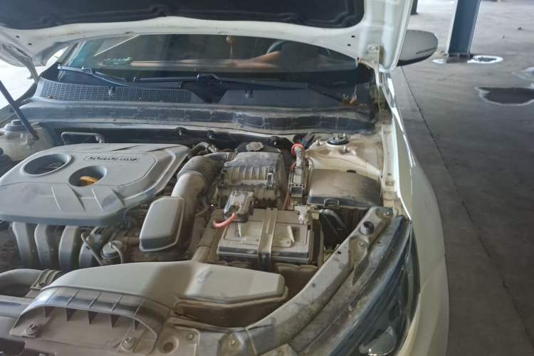 Used Kia K5 2015 2.0L Automatic LUX Engine Bay Left