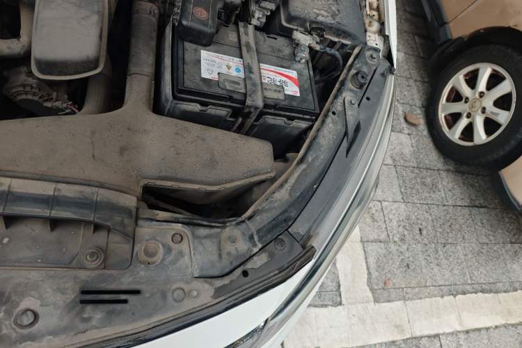 Used Kia K5 2015 2.0L Automatic LUX Engine Bay Left