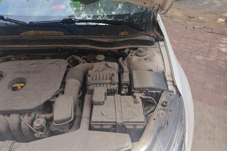 Used Kia K5 2015 2.0L Automatic LUX Engine Bay Left